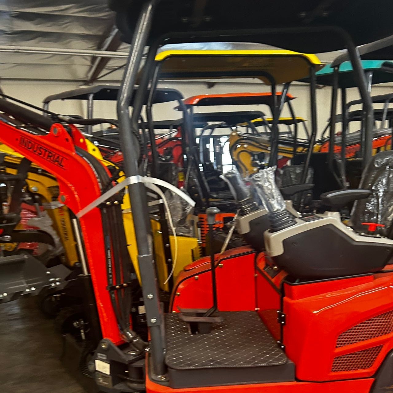 1.4 Ton, Kubota Engine Mini Excavator w/ Side Swing Boom, & Hydraulic Thumb | AGT-QK18K-C
