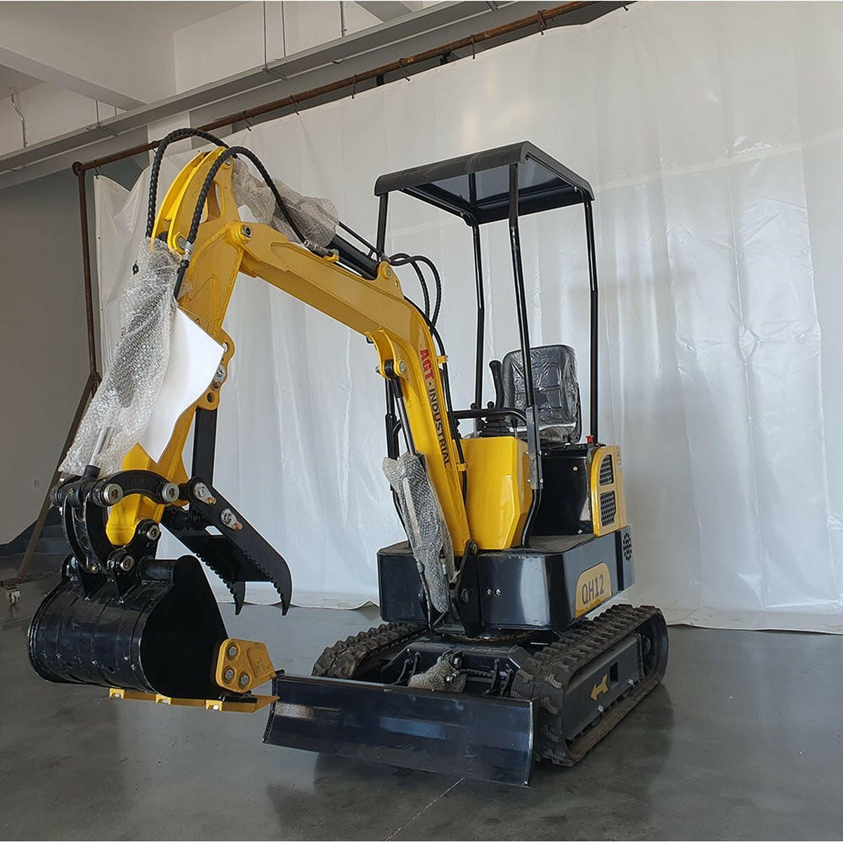 1 Ton, B&S Engine Mini Excavator | AGT-QH12