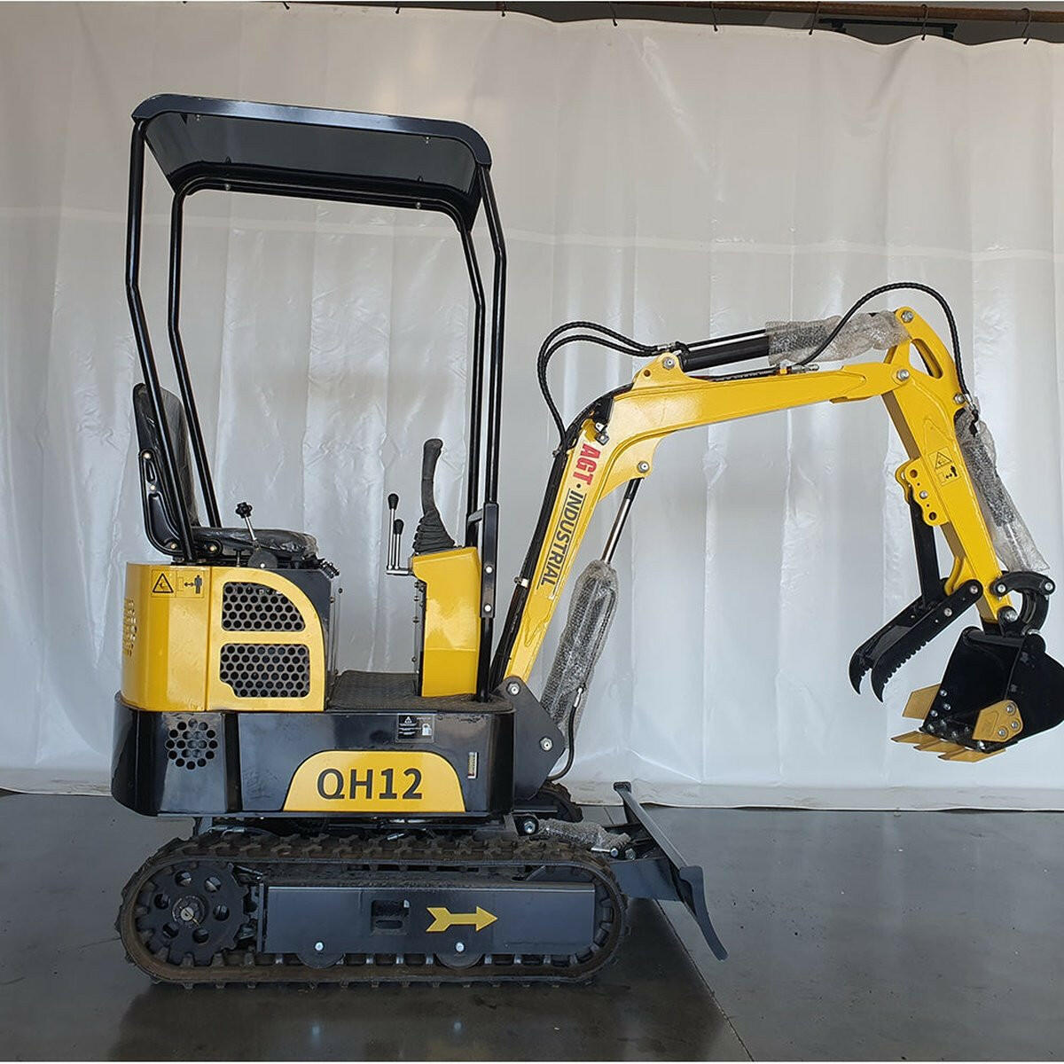 1 Ton, B&S Engine Mini Excavator | AGT-QH12